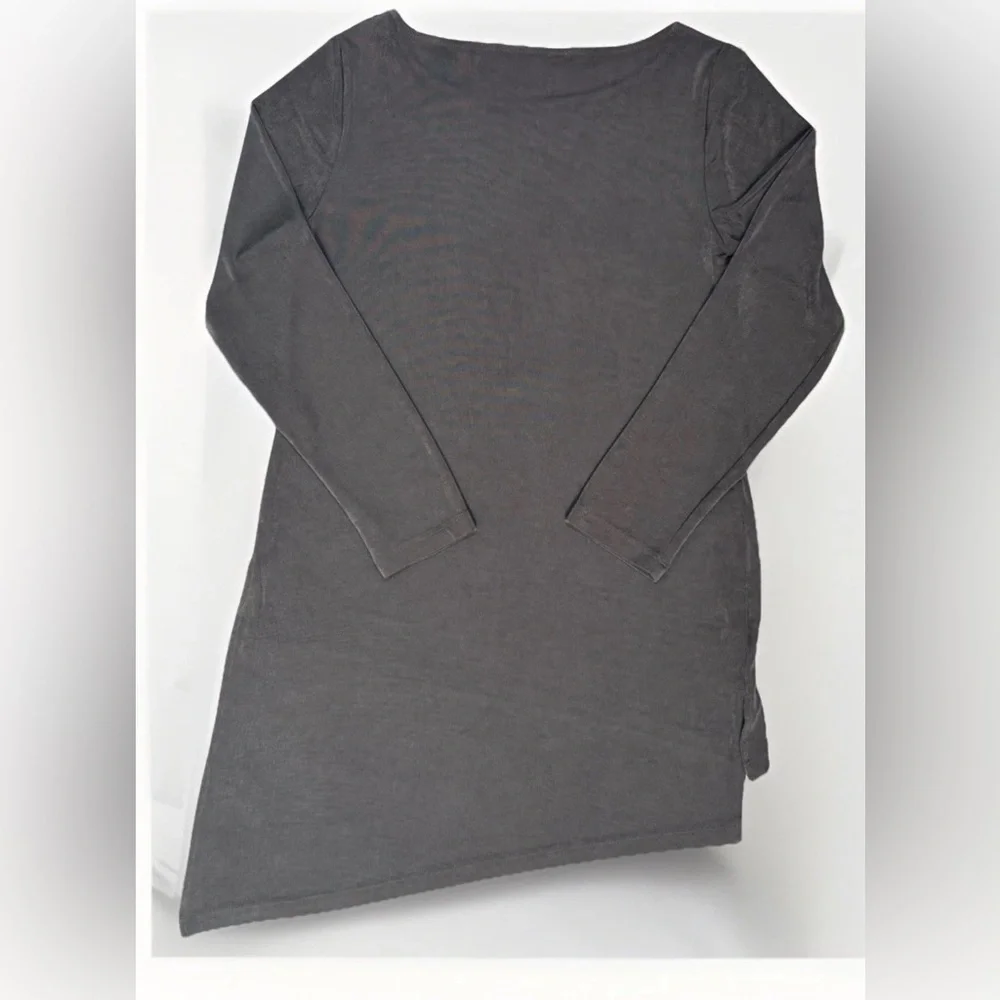 Chicos Travelers Size 0 Small 4 Gray Top Embellished Asymmetrical Hem Slinky - Picture 2 of 4